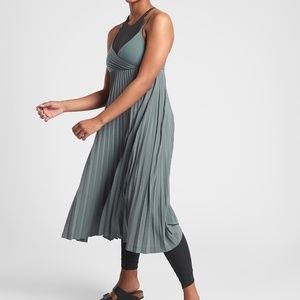 ATHLETA Pirouette Layering Pleated Dress Metropolis Grey Adjustable Straps M 👗